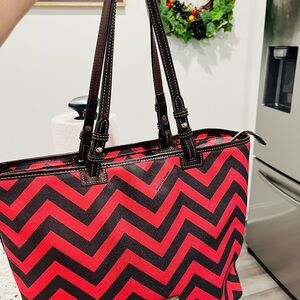 EUC Dooney & Bourke Red and Black Chevron Bag
